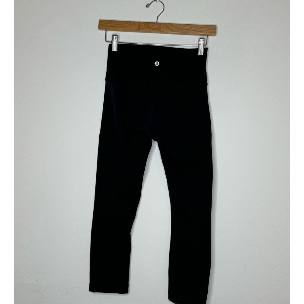 Lululemon Black Capri Leggings Size 4 - Women's workout pants
